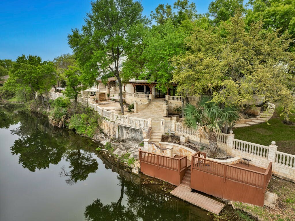 Property Photo:  2804 Barefoot Lane  TX 78665 