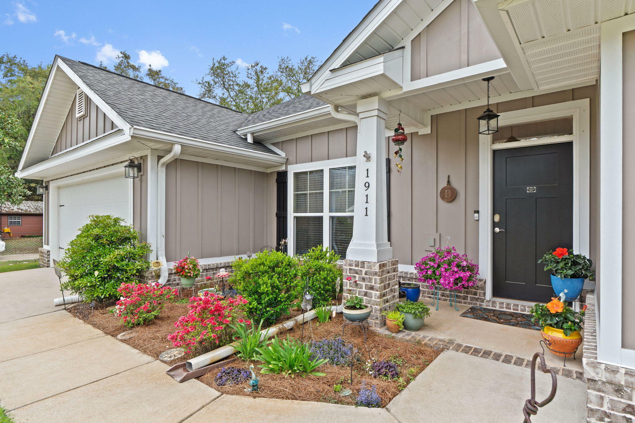 Property Photo: 1911 Ladybird Lane FL 32563