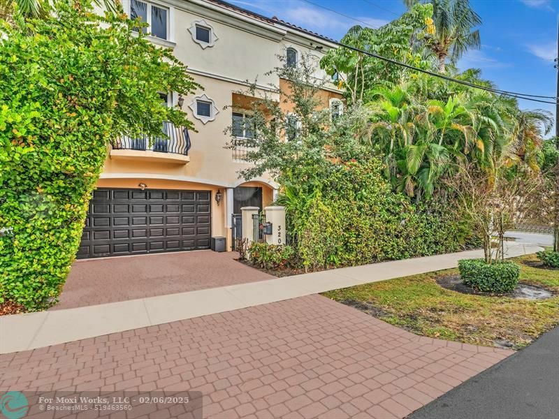 Property Photo:  320 NE 16th Ave  FL 33301 