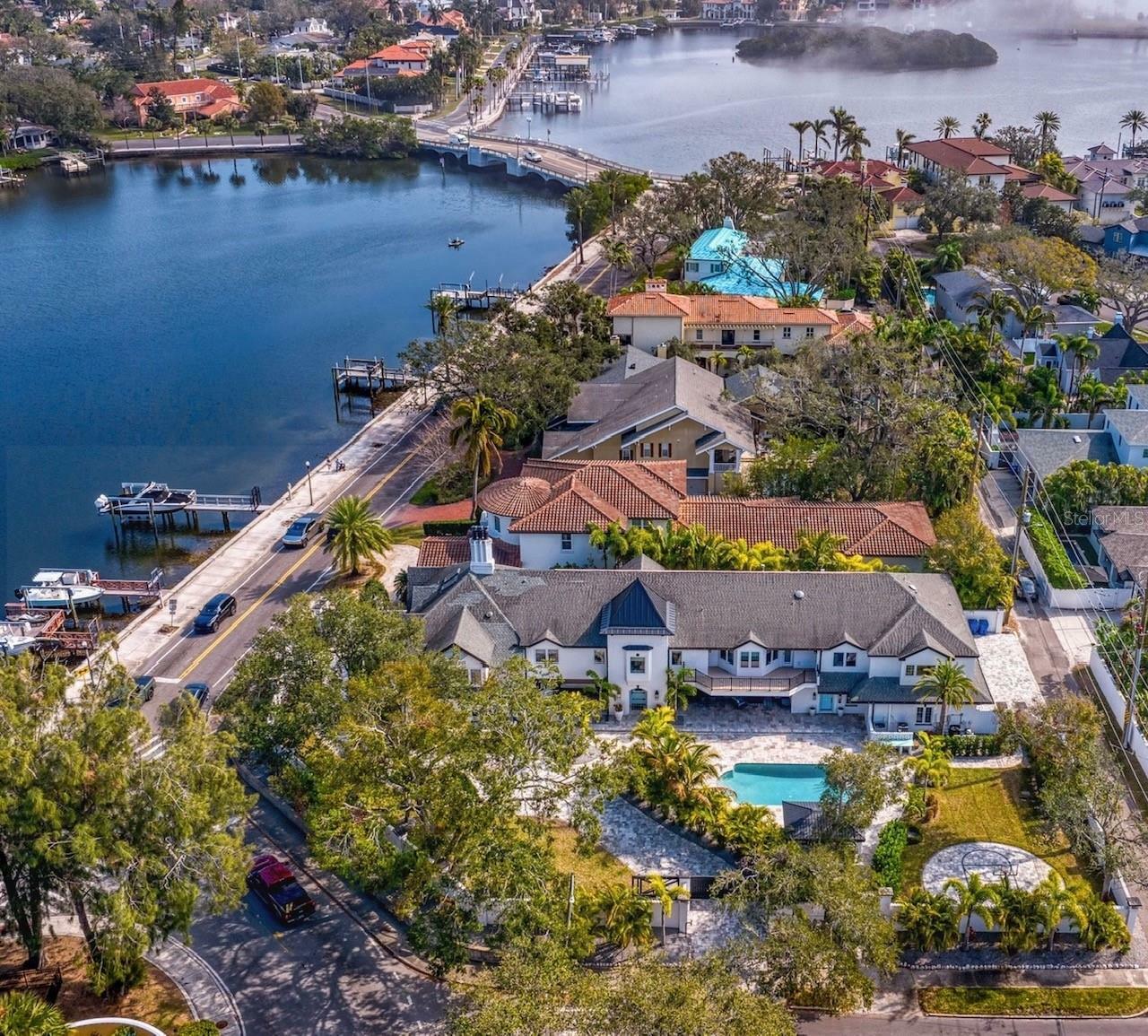 Property Photo: 2186 Coffee Pot Boulevard NE FL 33704