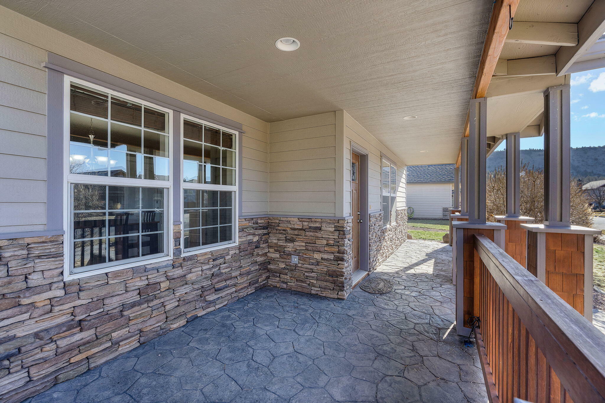 Property Photo:  406 SE Pioneer Drive  OR 97754 