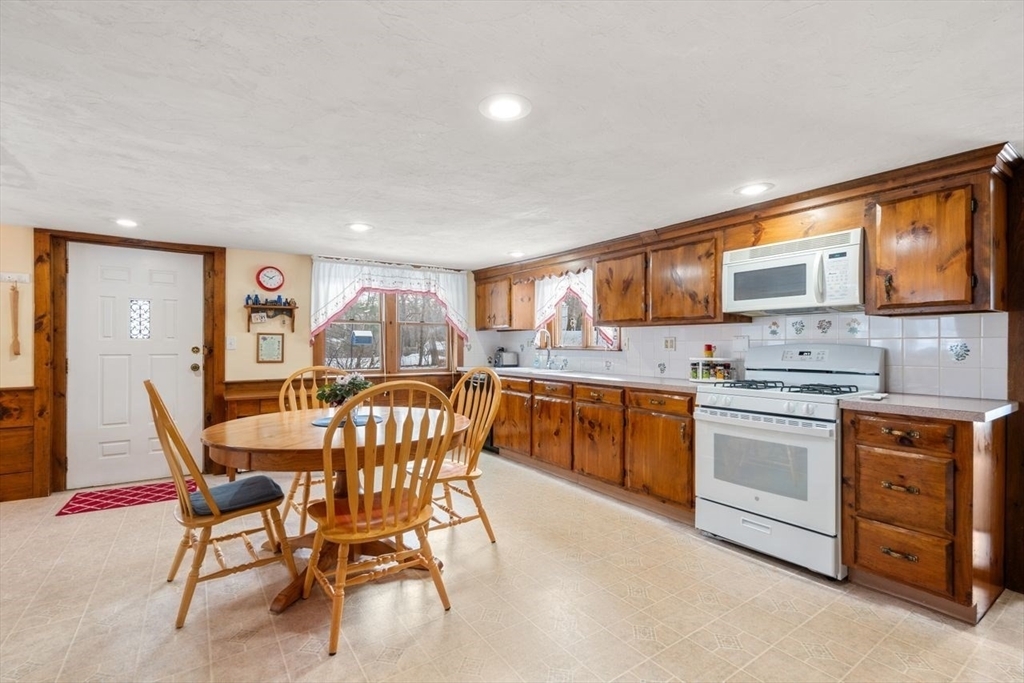 Property Photo:  10 7th Ave  MA 01863 