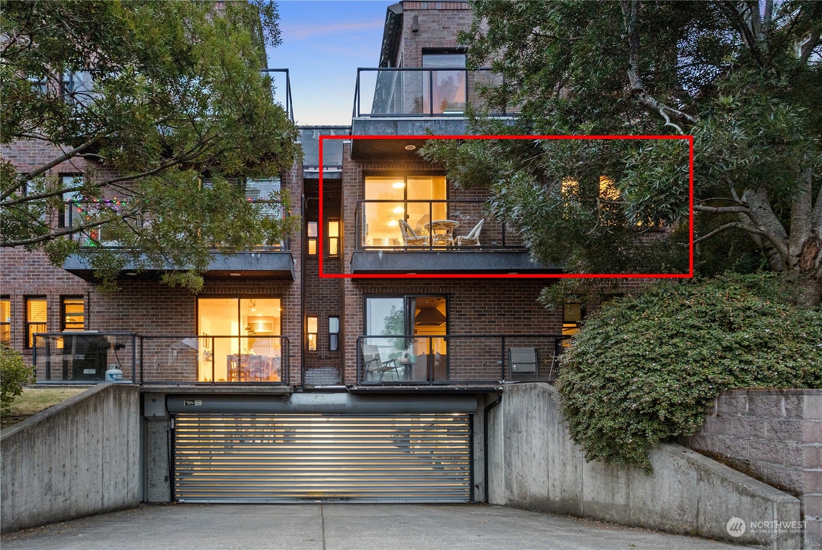 Property Photo: 2019 Franklin Avenue E 202 WA 98102
