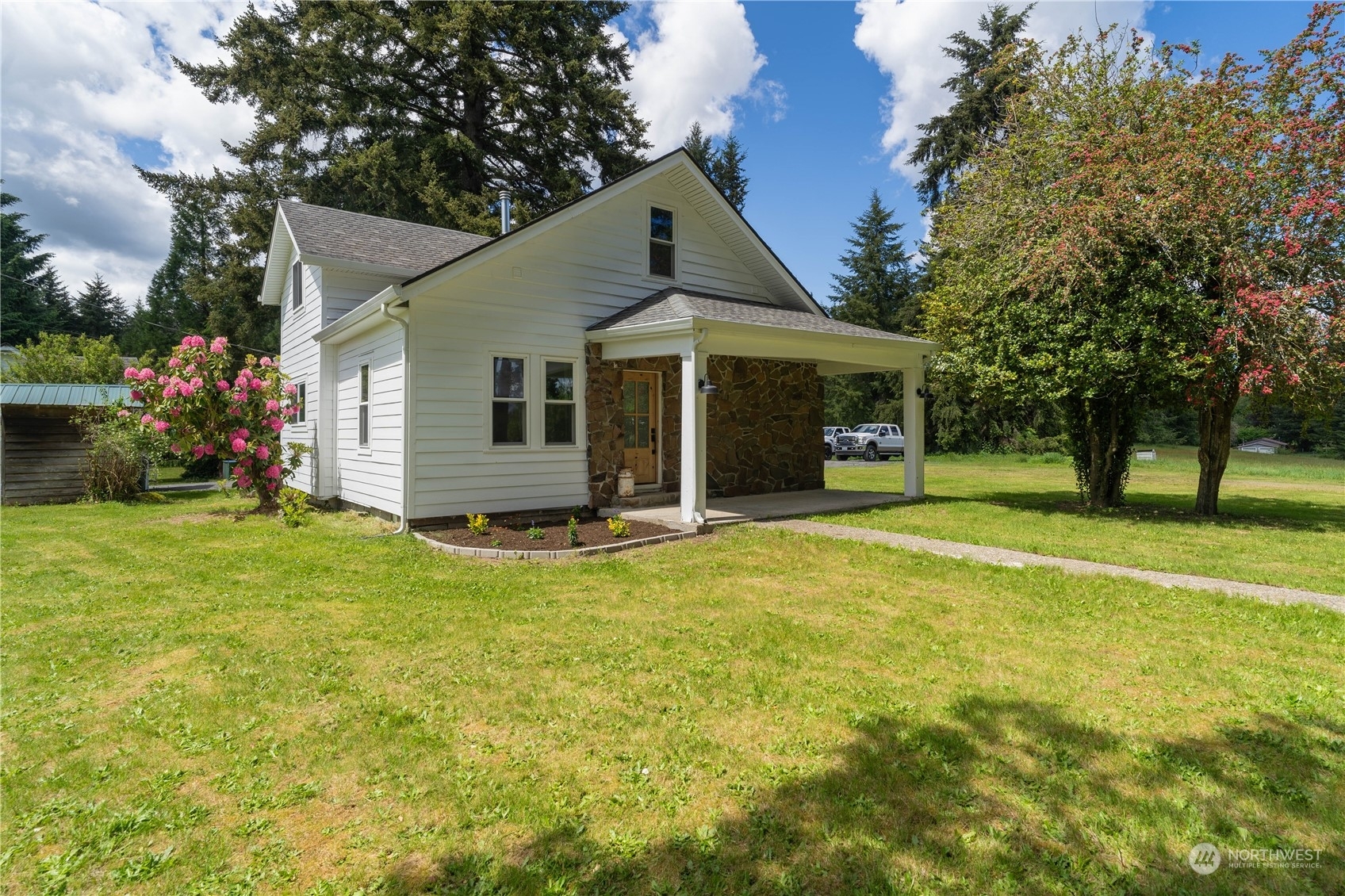 Property Photo: 3948 80th Avenue SE WA 98501