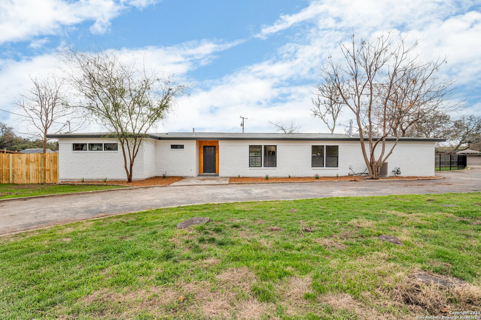 Property Photo:  382 Donella Dr  TX 78232 