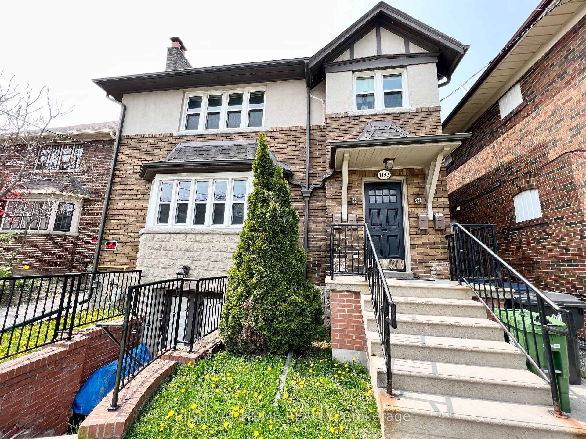 Property Photo: 1198 Avenue Road ON M5N 2G1
