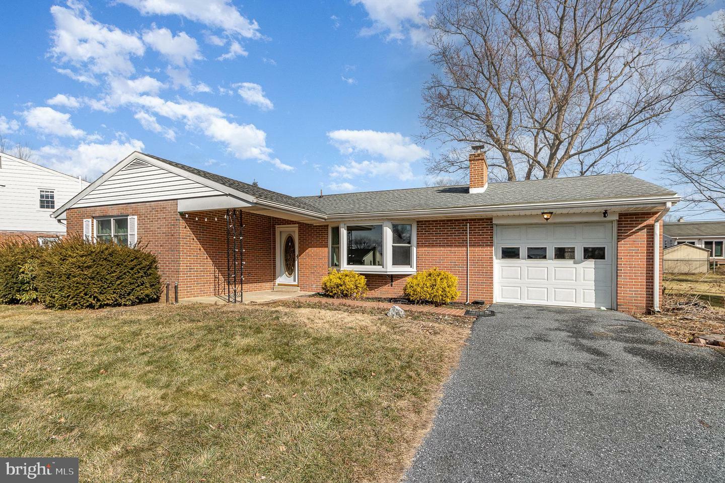 Property Photo:  403 Kent Drive  PA 17055 