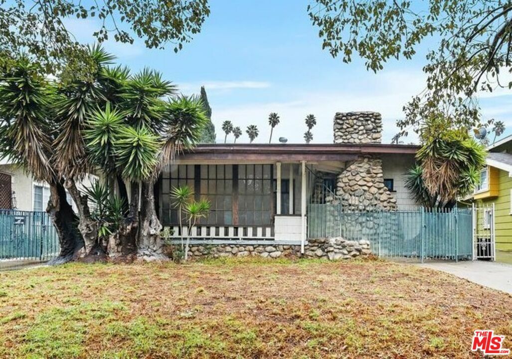 Property Photo:  248  S Kingsley Dr  CA 90004 