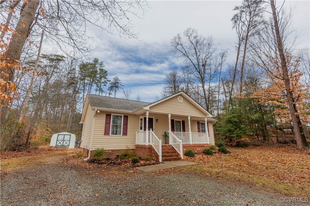 Property Photo:  791 Lake Caroline Drive  VA 22546 