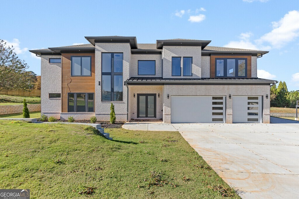 Property Photo: 550 Versailles Drive GA 30011