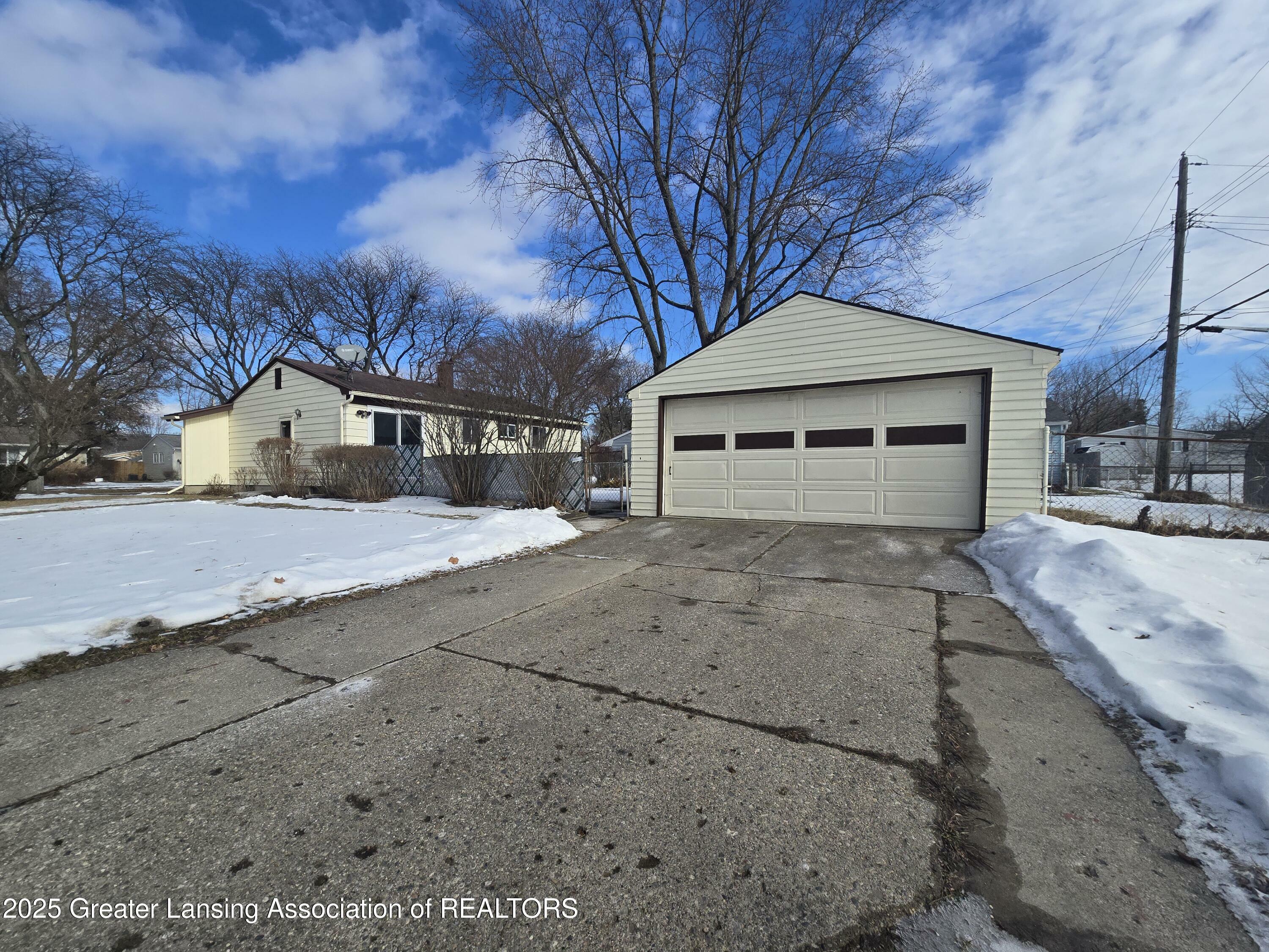 Property Photo:  3521 Glenbrook Drive  MI 48911 