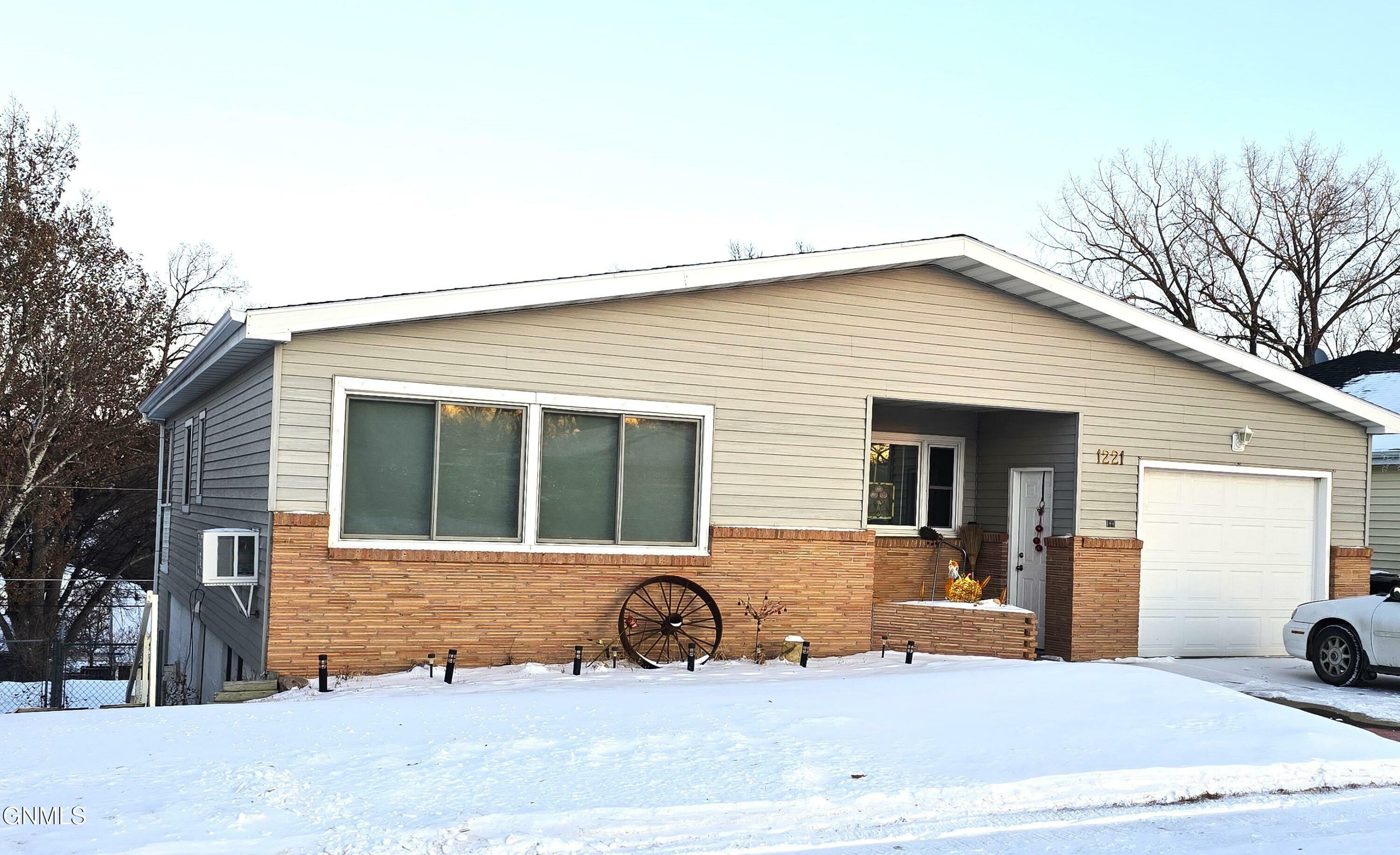 Property Photo:  1221 15th Street  ND 58501 