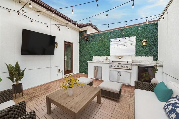 2527 Calumet Street  Houston TX 77004 photo