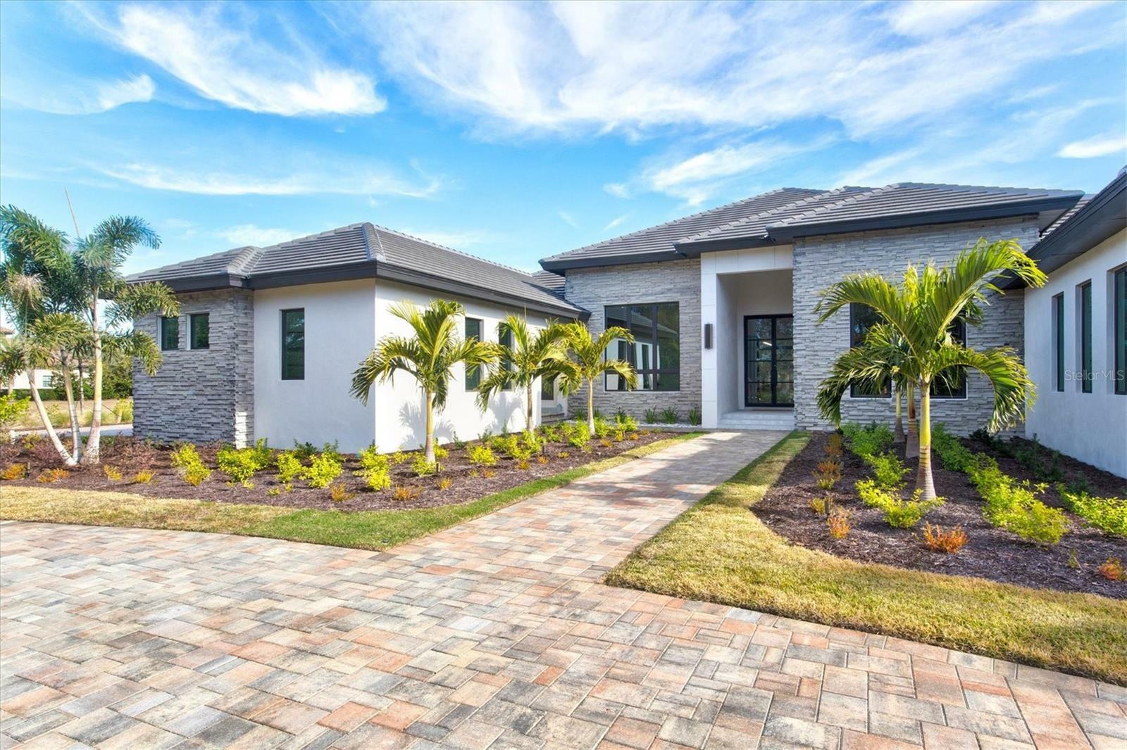 Property Photo: 8487 Lindrick Lane FL 34202