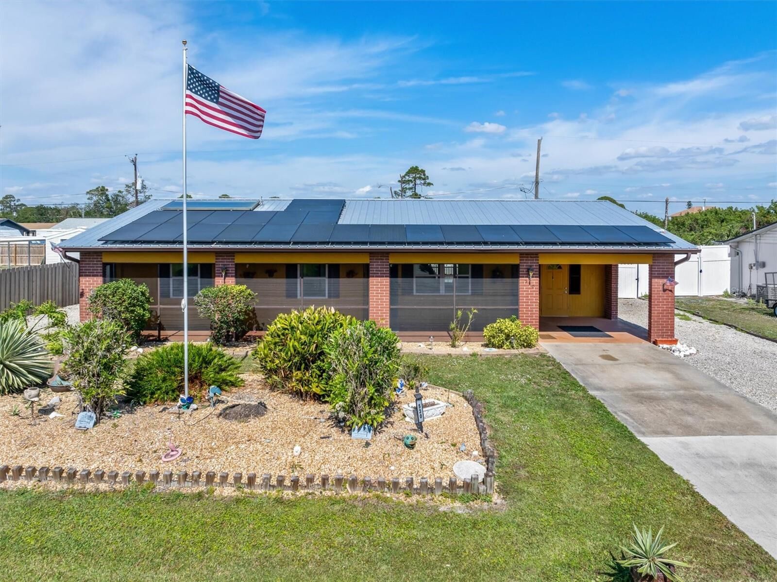 Property Photo: 530 Lakemont Avenue NW FL 33952