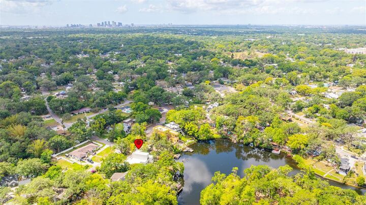 Property Photo:  1802 E Park Circle  FL 33610