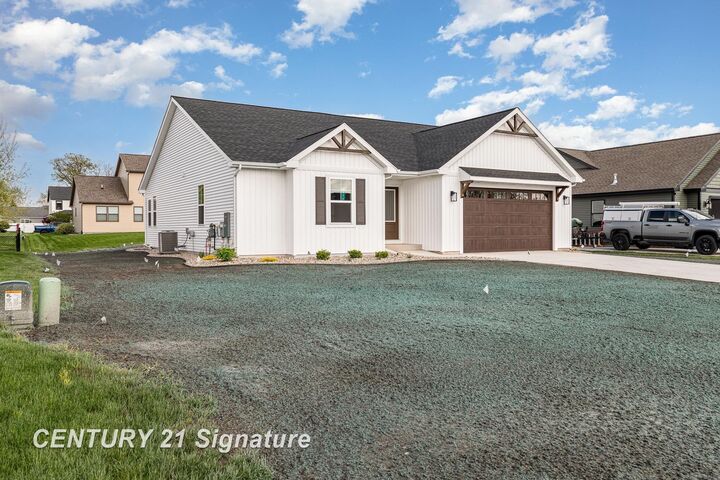 8470 Oakhill Drive  Freeland MI 48623 photo
