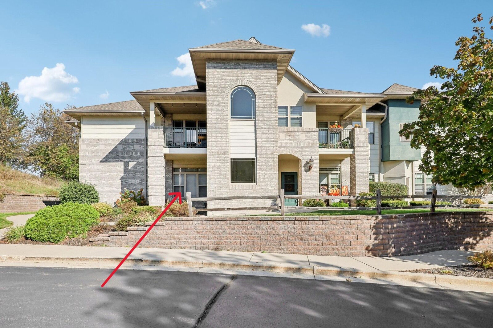 Property Photo:  470 N Silverbrook Dr  WI 53090 