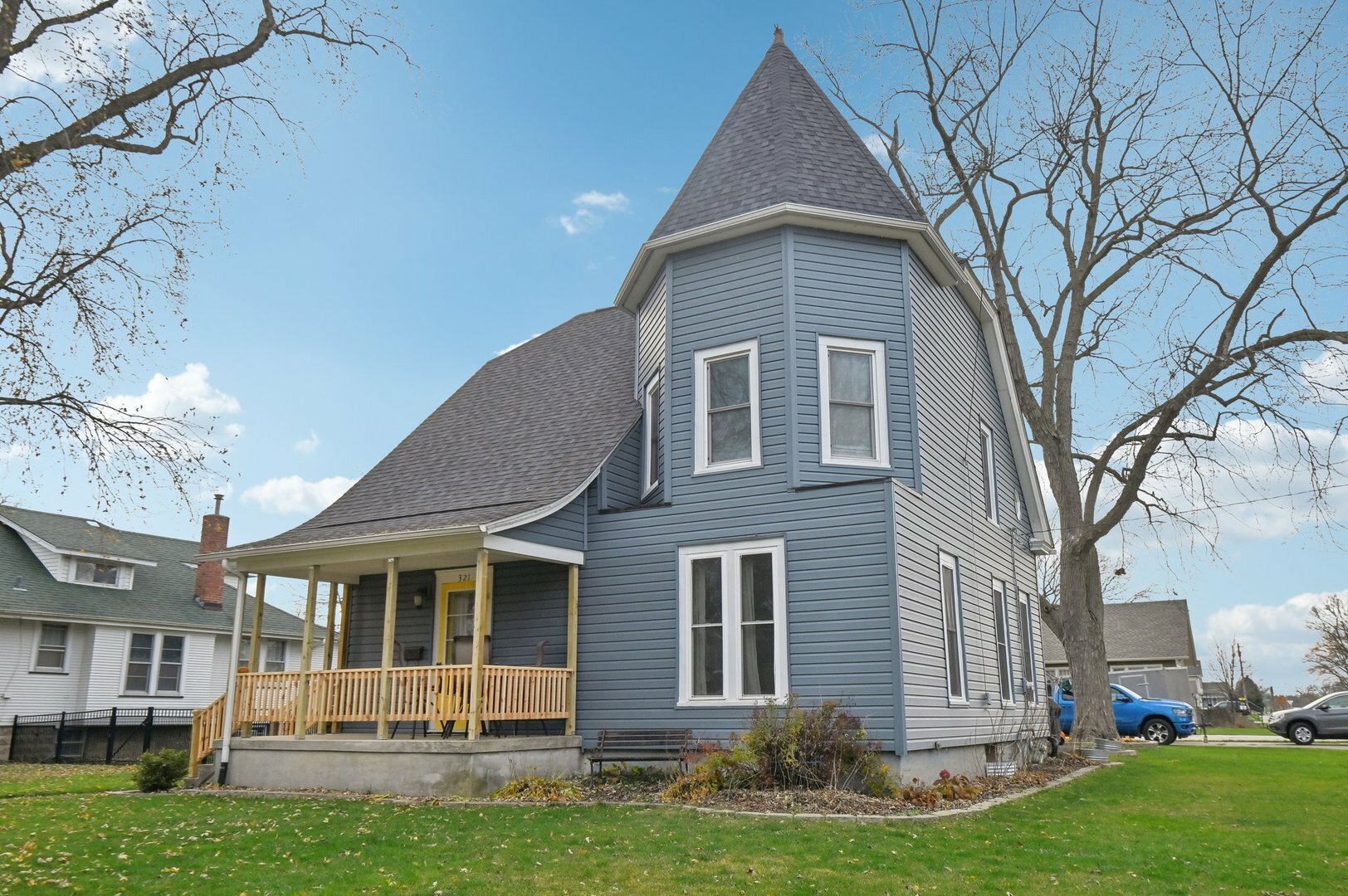 Property Photo:  321 Castle Street  IL 60548 