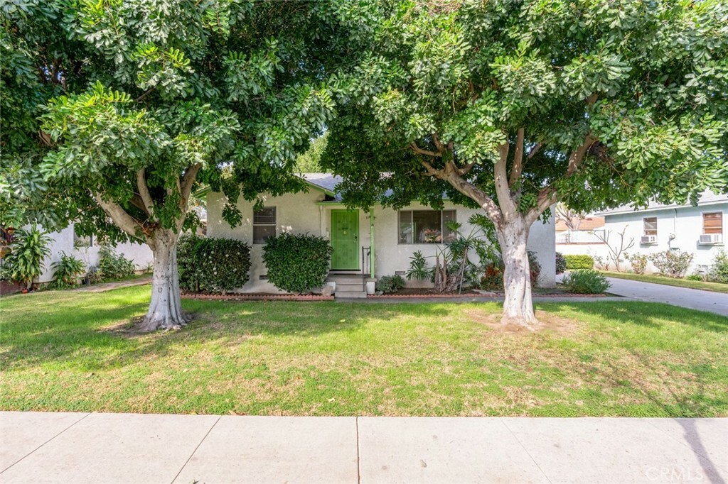 Property Photo:  8521 Cravell Avenue  CA 90660 