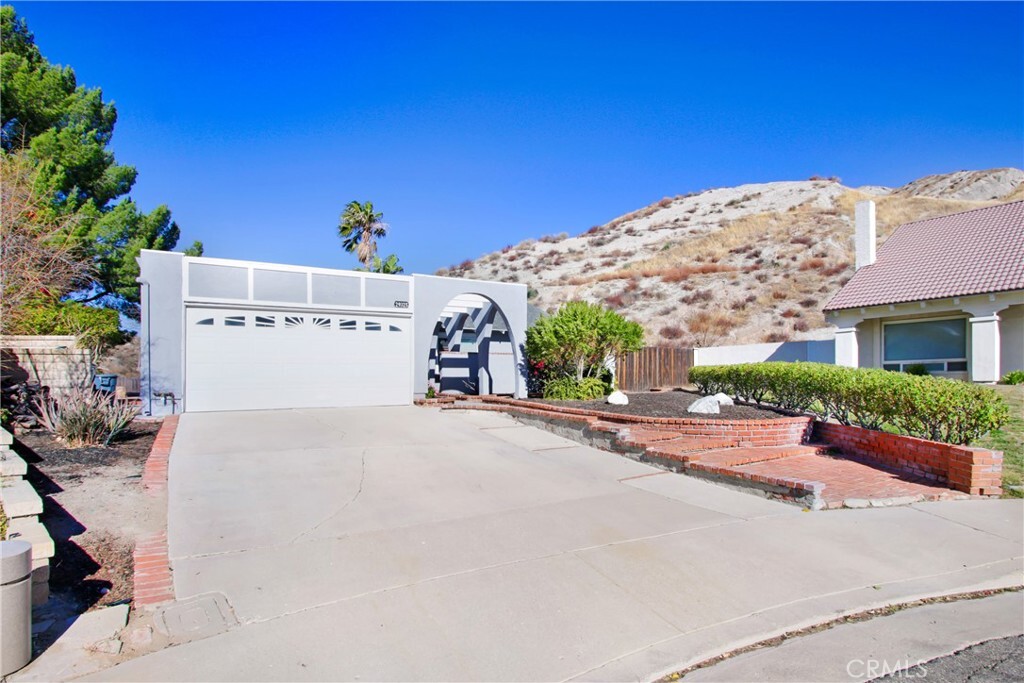 Property Photo: 29325 Snapdragon Place CA 91387