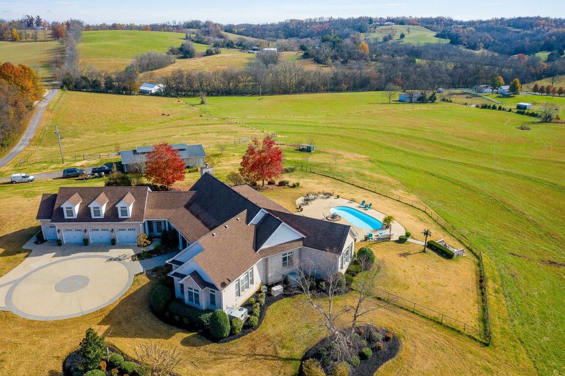 Property Photo: 132 Old Lane Rd TN 37160