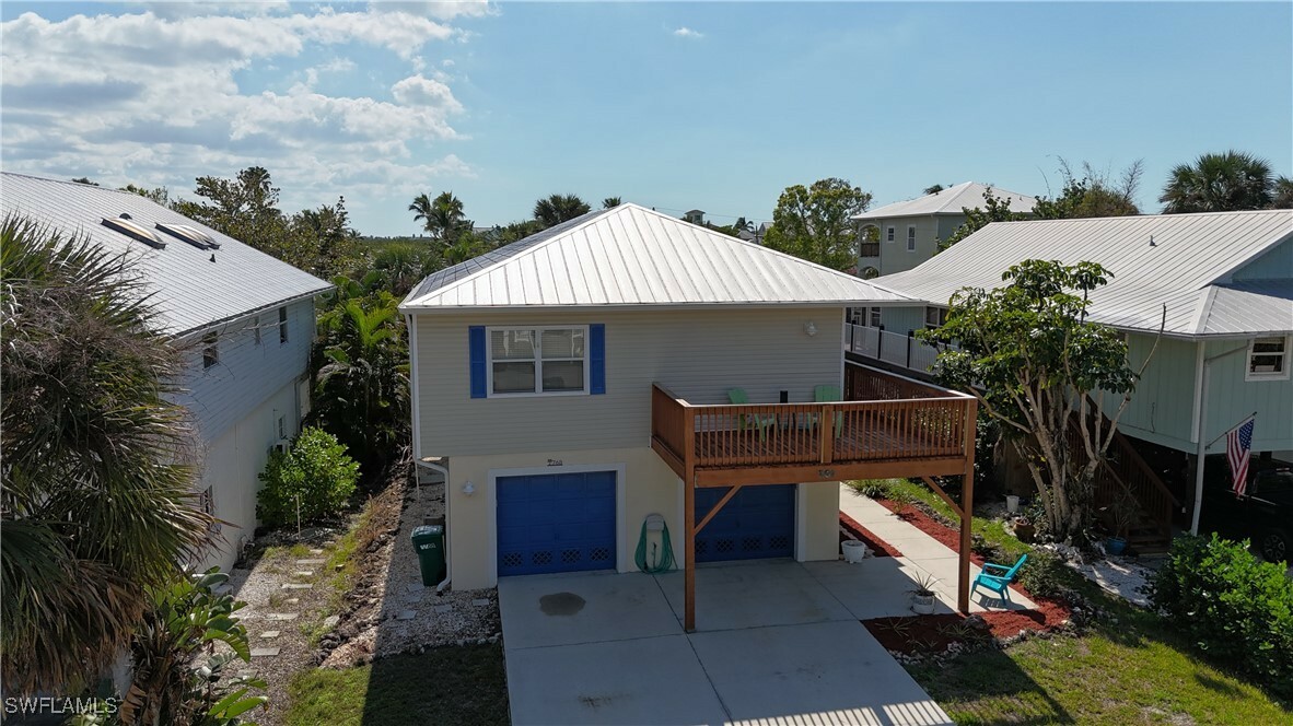 Property Photo:  768 Park Avenue  FL 34110 