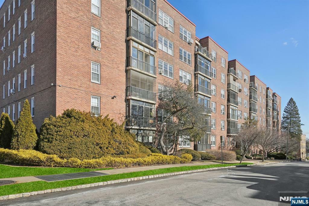 Property Photo:  5 Roosevelt 6G  NJ 07042 