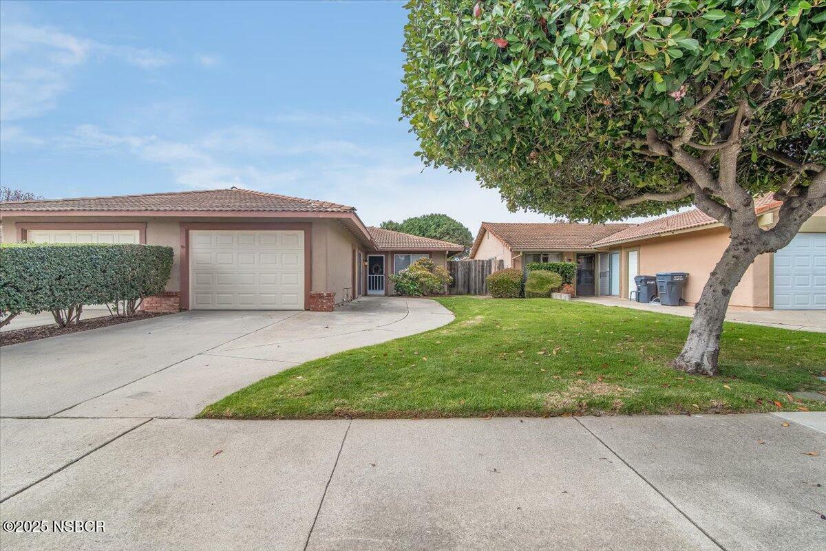 Property Photo:  907 Oleander Street  CA 93436 