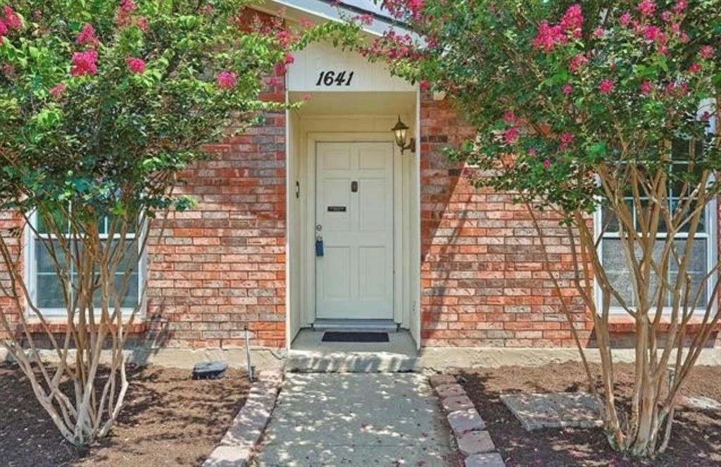 Property Photo:  1641 Spanish Trail  TX 75023 