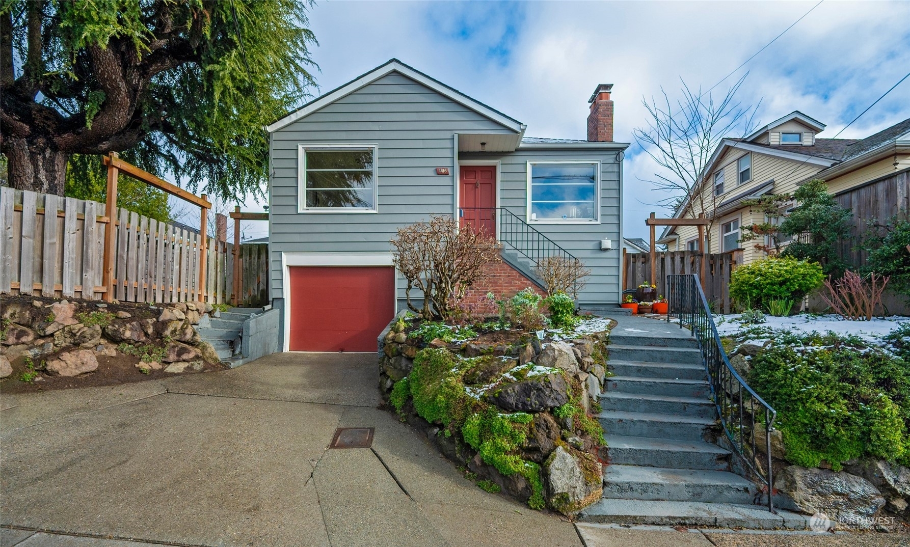 Property Photo:  1416 S Hinds Street  WA 98144 