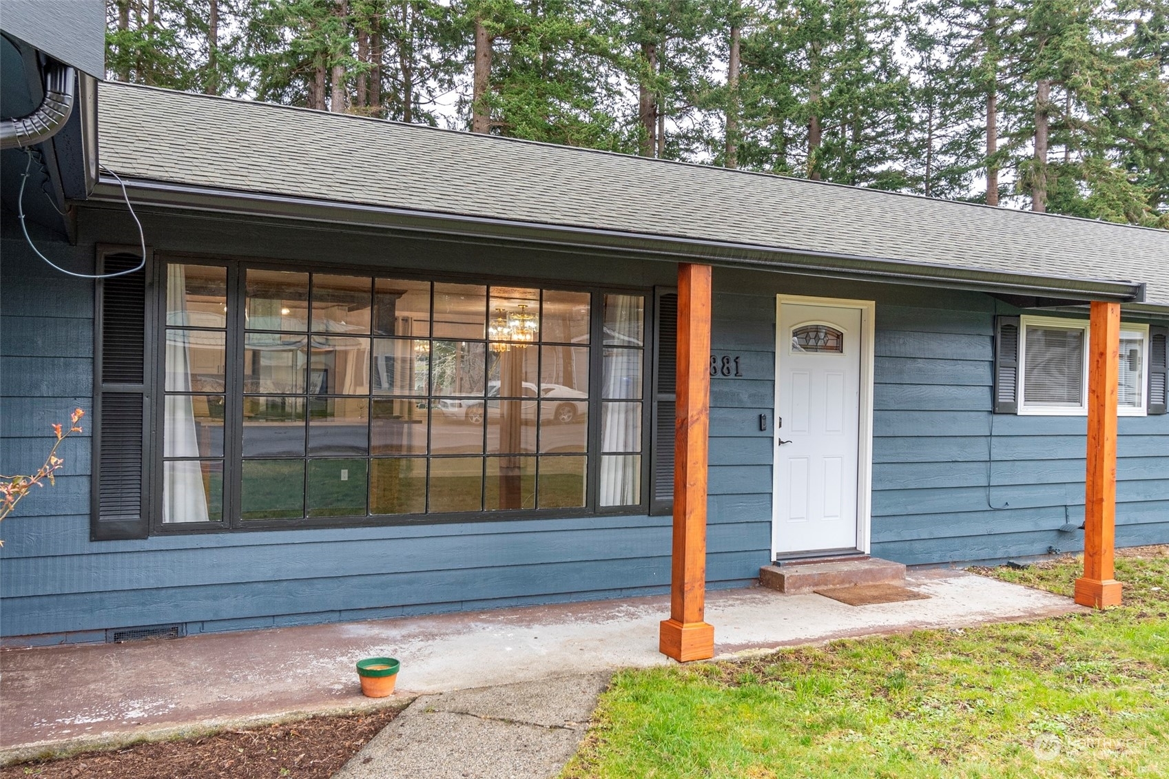 Property Photo:  1881 NE Tenth Avenue NE  WA 98277 