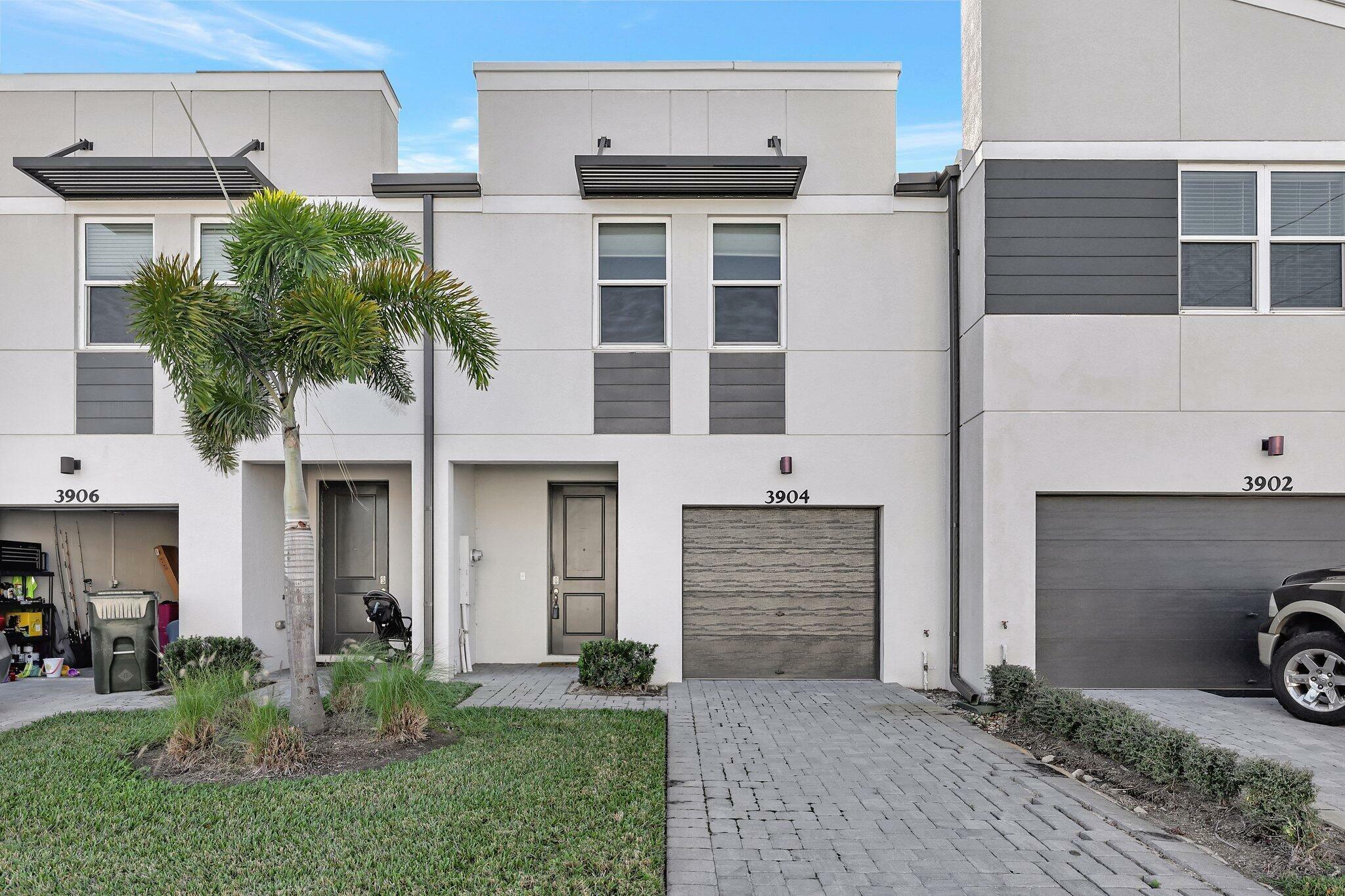 Property Photo:  3904 SE Caladium Court  FL 34997 