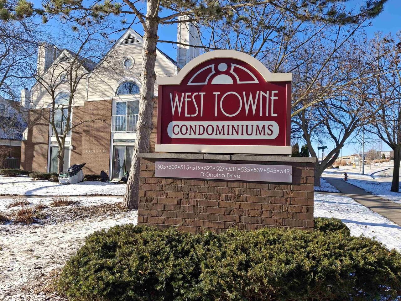 Property Photo: 527 D'Onofrio Drive 4 WI 53719