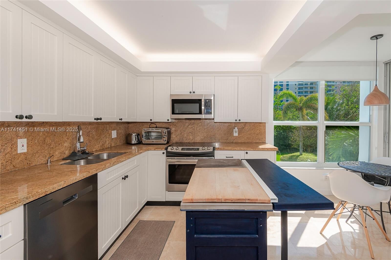Property Photo:  609 Ocean Dr 2H  FL 33149 
