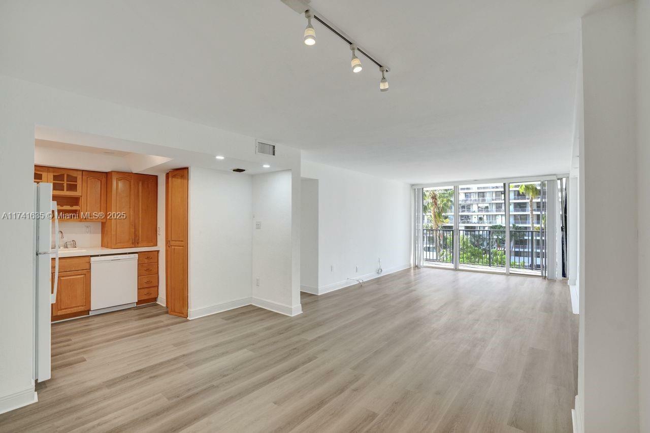 Property Photo:  1450 Brickell Bay Dr 503  FL 33131 