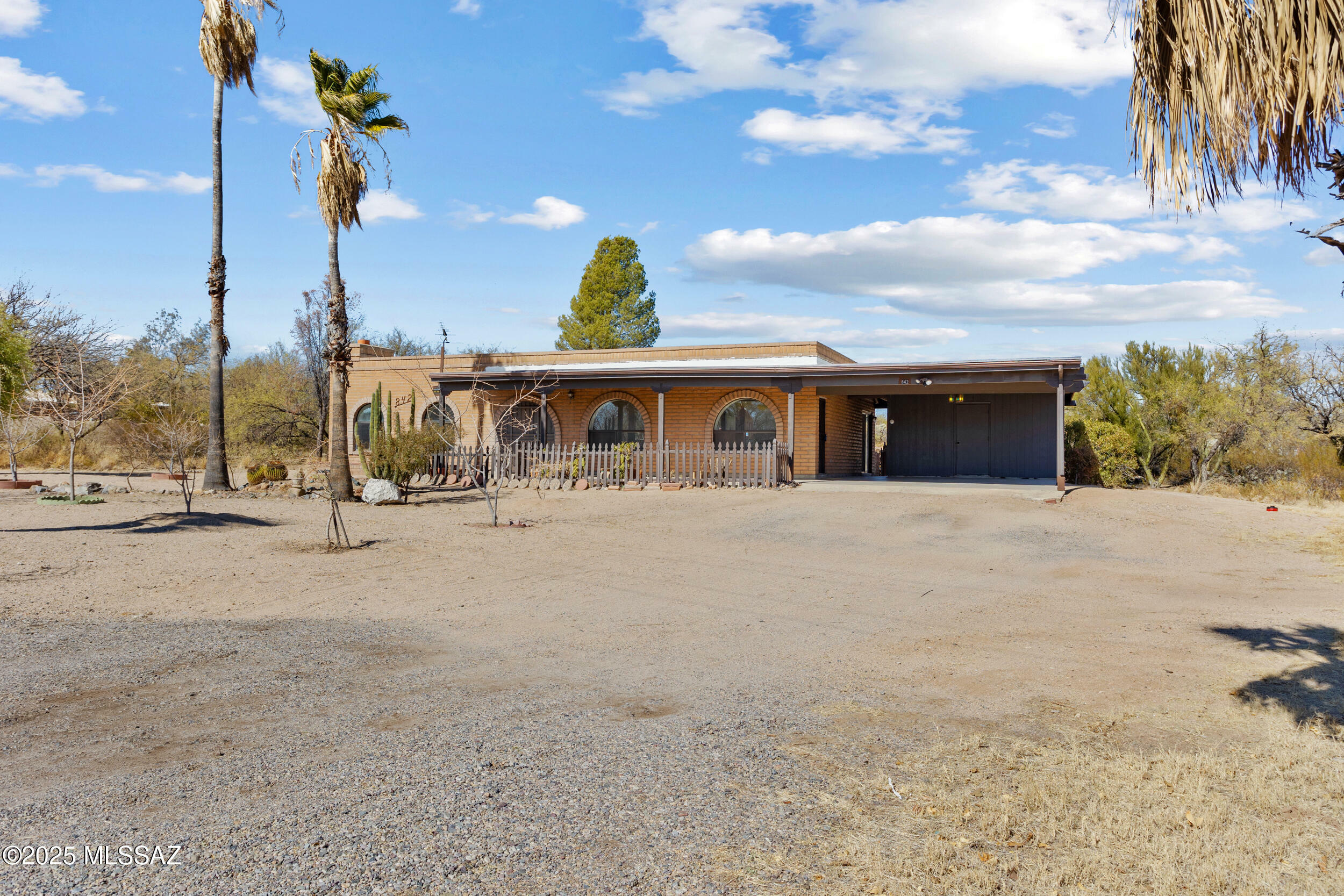 Property Photo:  842 W Calle De Marzo  AZ 85614 