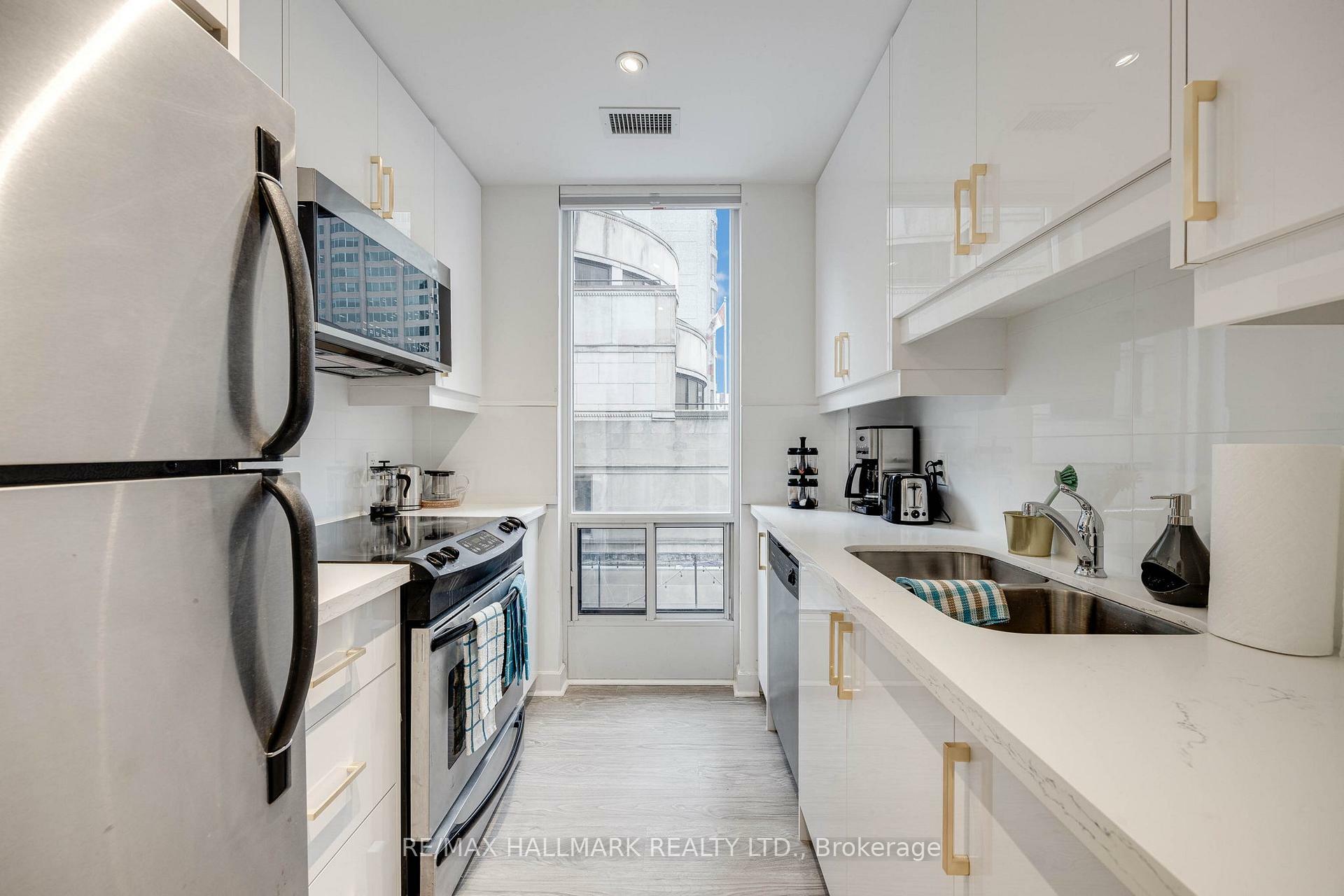 Property Photo: 85 Bloor Street E 402 ON M4W 3Y1