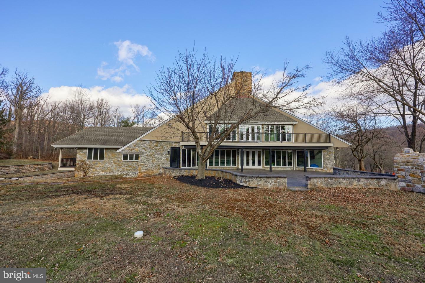 Property Photo: 15 Dead End Road PA 17543