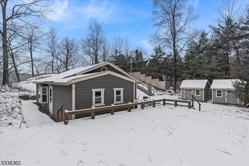 Property Photo:  4 South Lake Trl  NJ 07821 