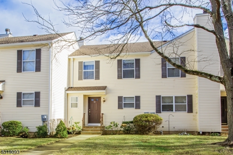 Property Photo:  10 Hope Ct  NJ 08822 