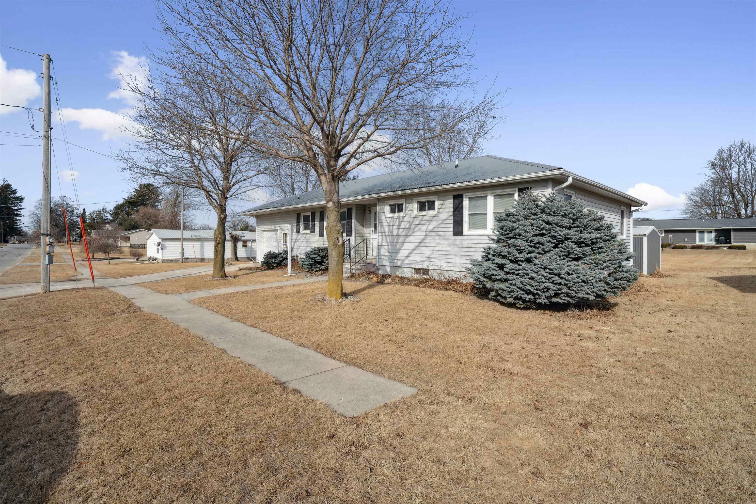 Property Photo:  408 E Morrison Street  IA 52042 