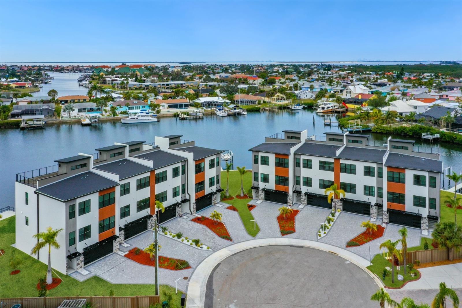 Property Photo: 774 Gran Kaymen Way FL 33572