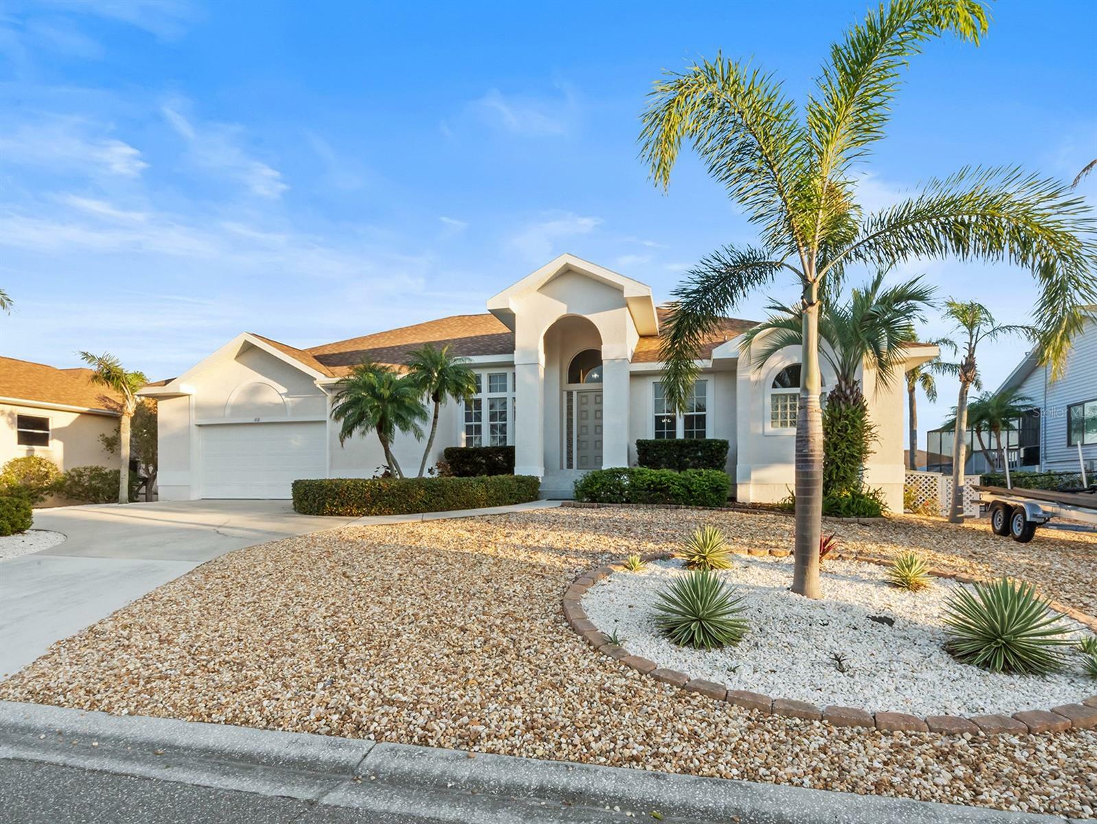 Property Photo:  818 Golf Island Drive  FL 33572 