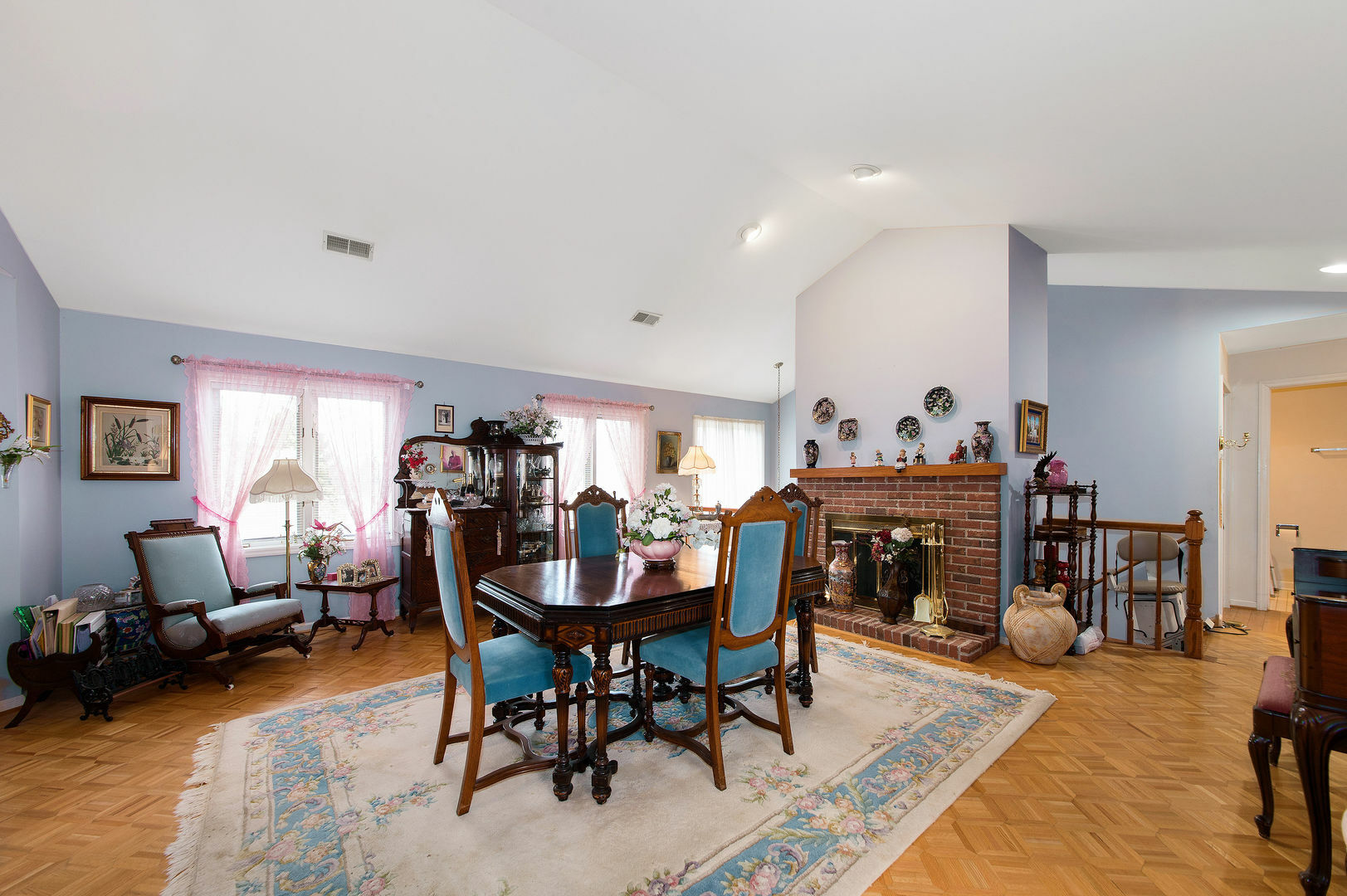 Property Photo:  1617 N Courtland Drive 1617  IL 60004 