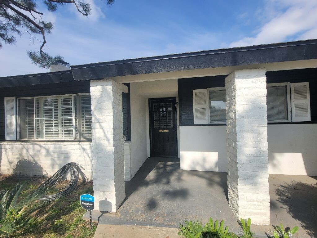 Property Photo:  3516 Eisenhower Avenue  CA 93309 