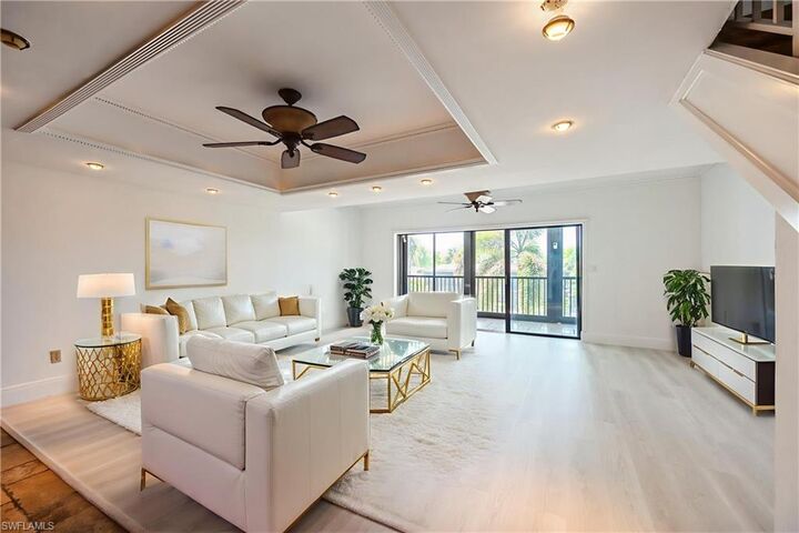 Property Photo: 1400 Blue Point Ave 207 FL 34102