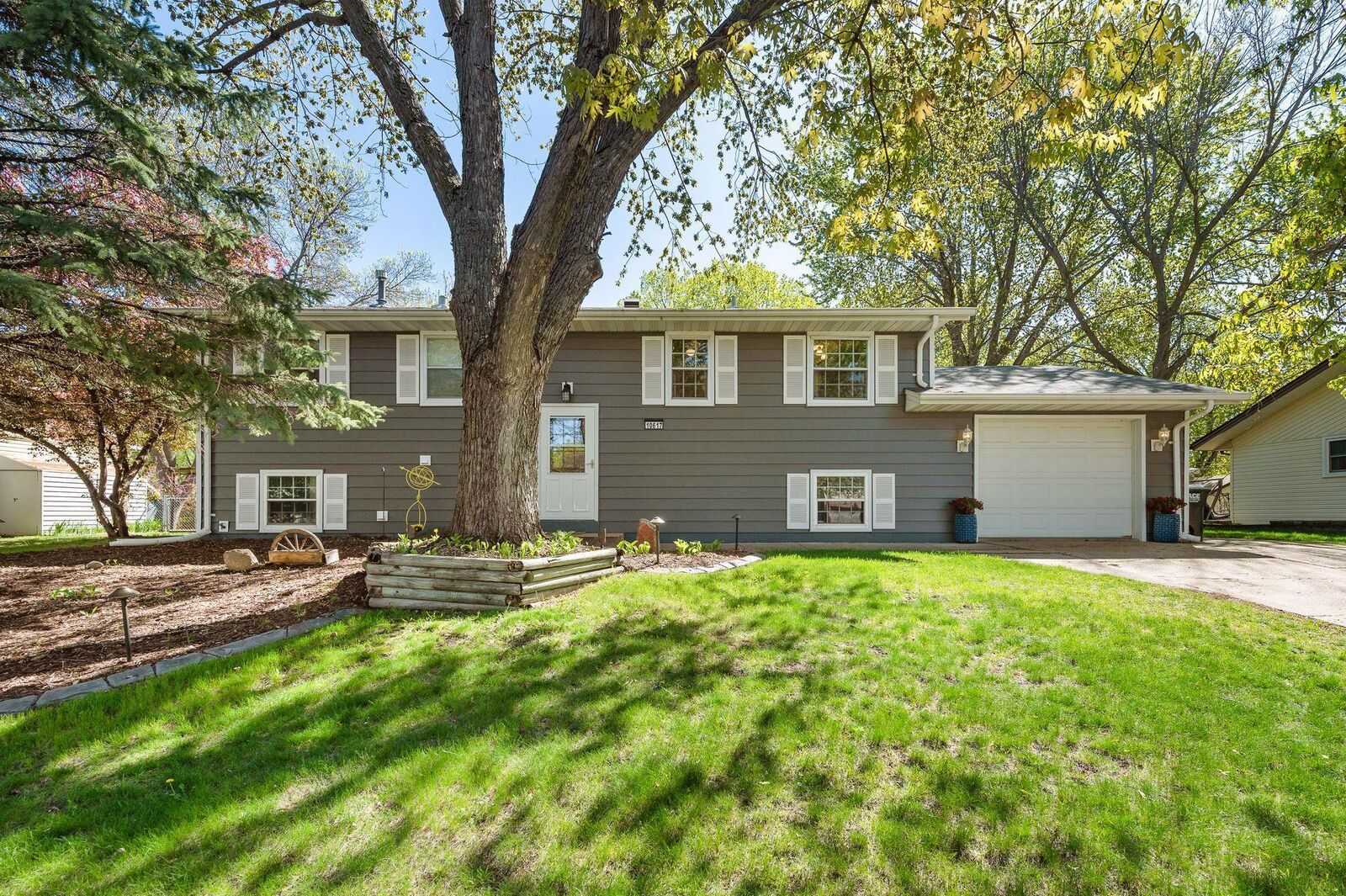 Property Photo: 10617 Xavis Street NW MN 55433
