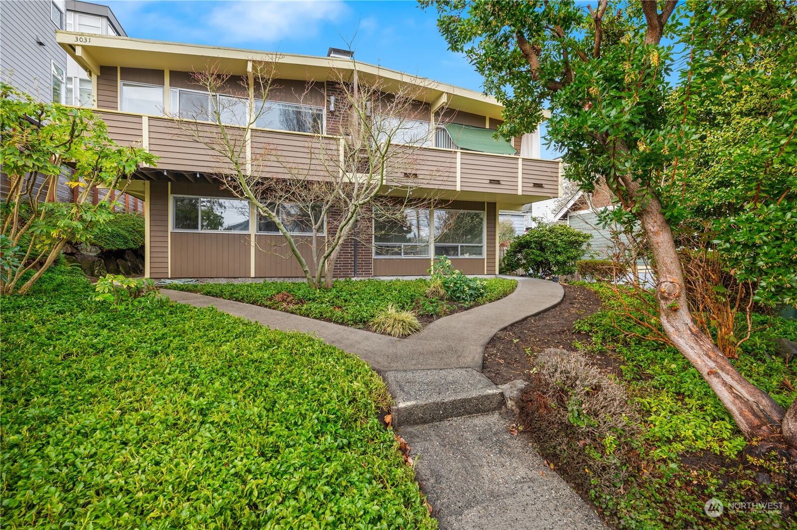 Property Photo:  3031 3033  21st Avenue W  WA 98199 