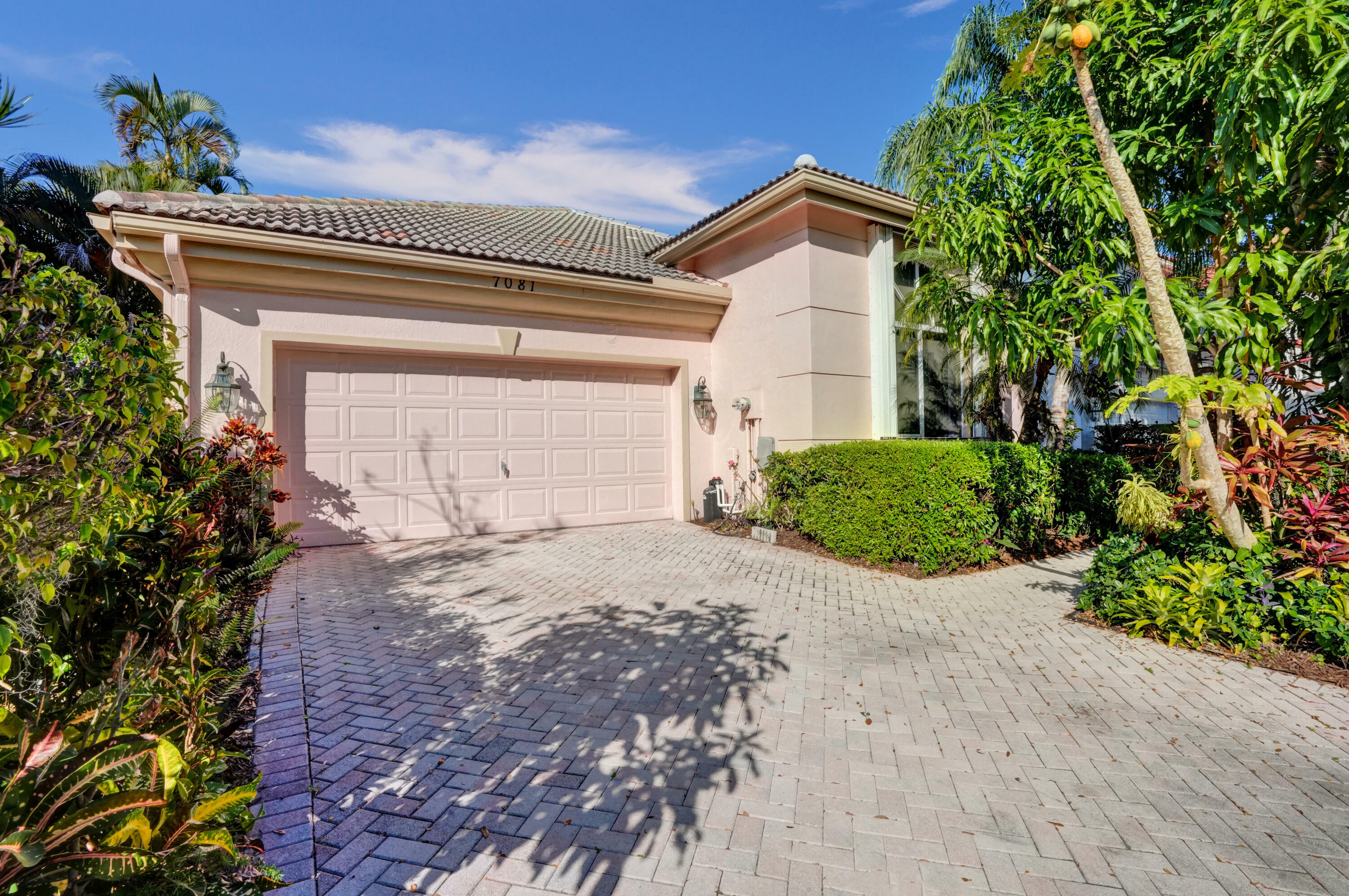 Property Photo:  7081 Mallorca Crescent  FL 33433 